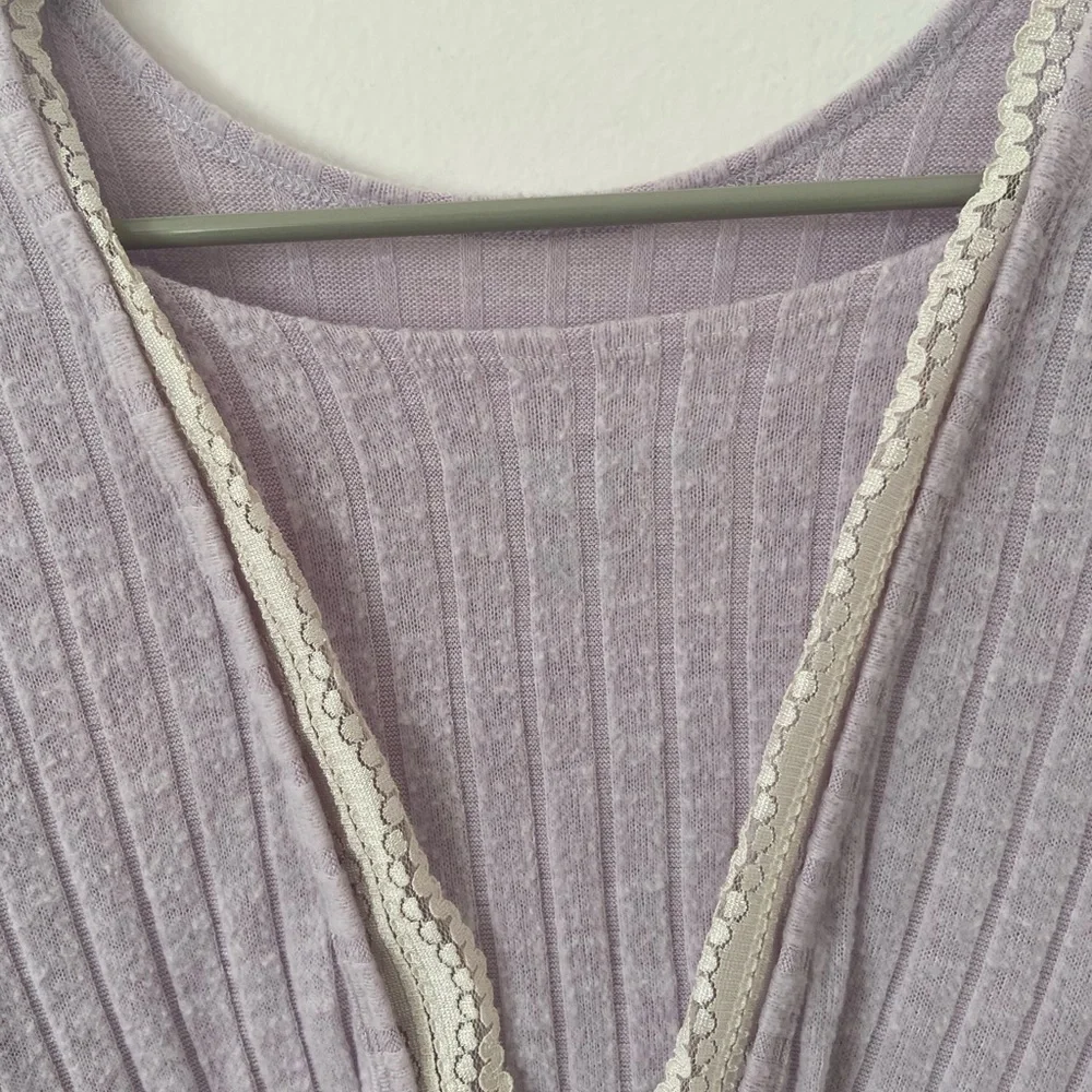 Lilac lace trim sweater - Picture 4 of 5